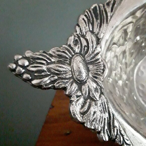 Vintage Large Hammered Metal Bowl - Picture 5 of 7